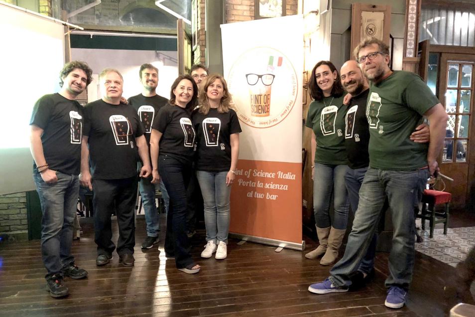 Il team di Pint of Science di un'edizione precedente